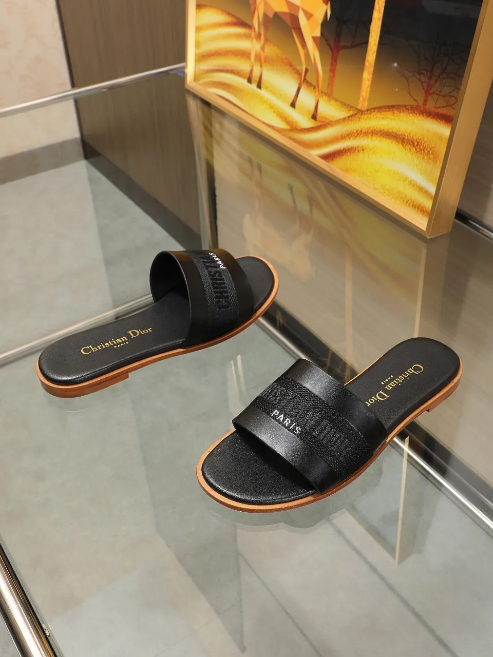 👟👟Ex-factory price 340👟👟 Dior flat slippers, leather upper with electric embroidery weaving, embroidered letters, and sheepskin lining. Leather outsole, size: 35-42